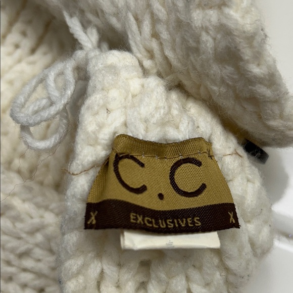 Elegant Cream Knit Flower headband with rhinestone detail - Picture 2 of 11